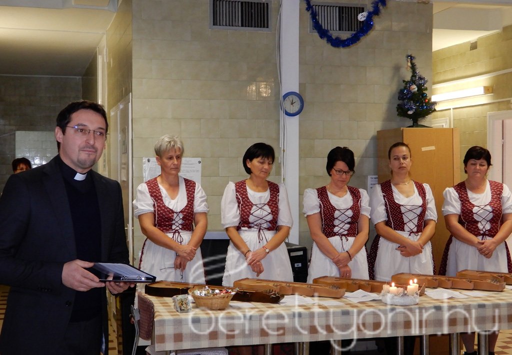 Karácsonyi ünnepség a Krónikus osztályon 06